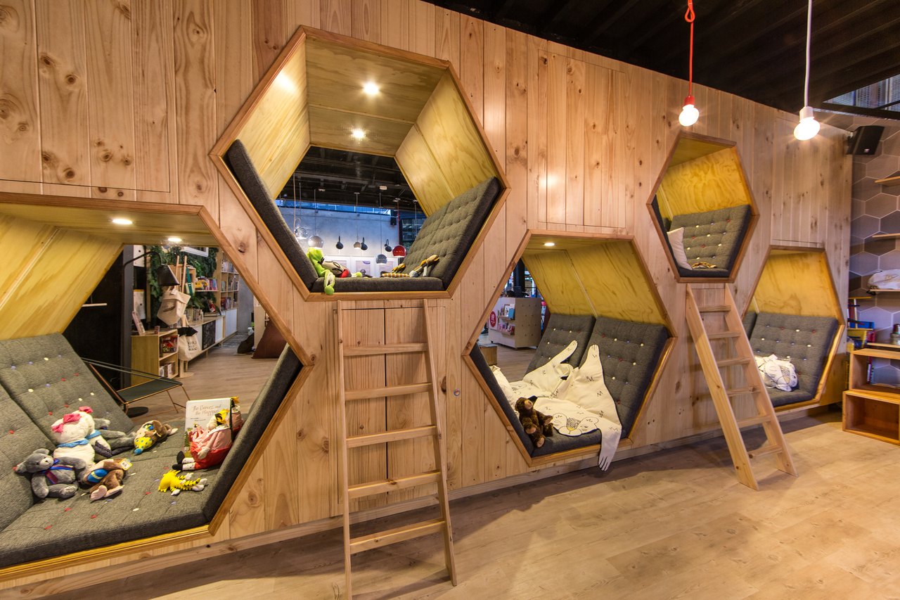 9¾ Bookstore + Café — project view 5